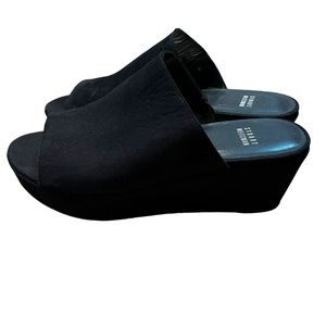 Stuart Weitzman slip on suede open toe platform sandals Sz 9 excellent condition